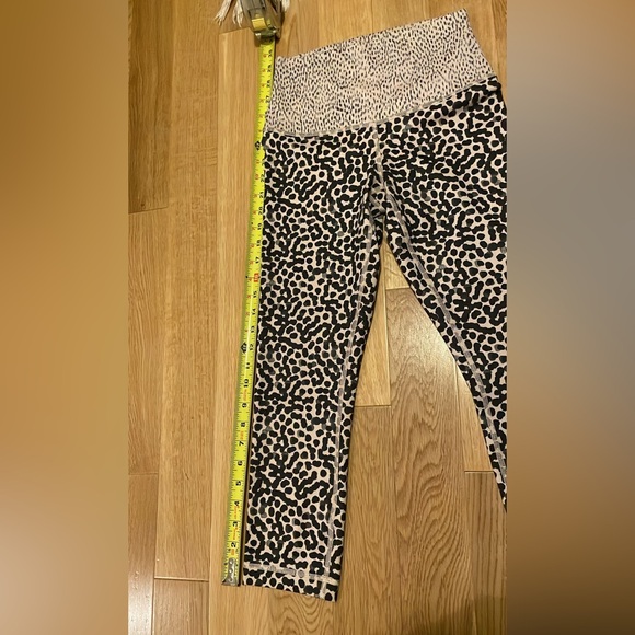 Lululemon Leopard Print Cropped Legging - Picture 7 of 7